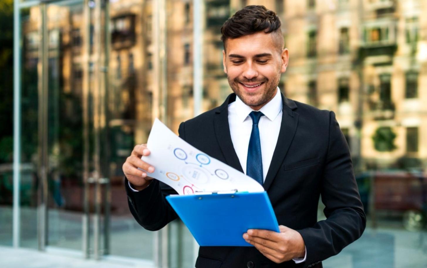 Participantes diversos usando la plataforma educativa