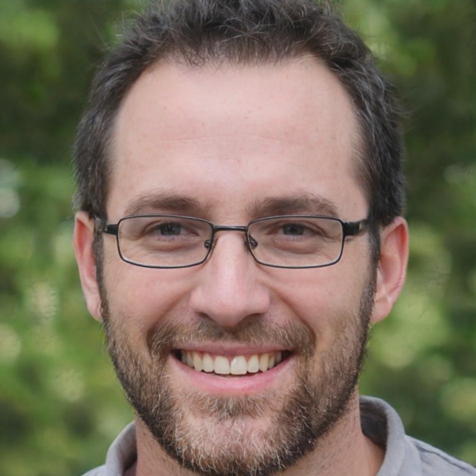 Retrato profesional de Ramiro Fuentes